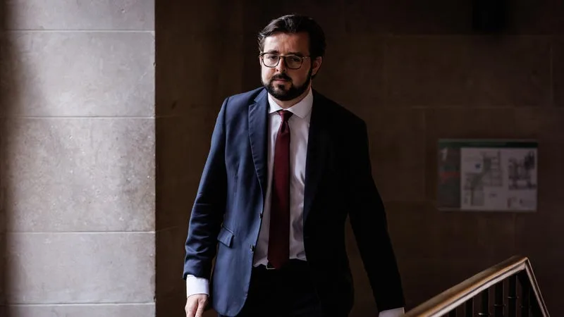 Philippe Brun annonce déposer plainte pour "dénonciation calomnieuse" après son exclusion à titre conservatoire du PS pour accusations de "violences"