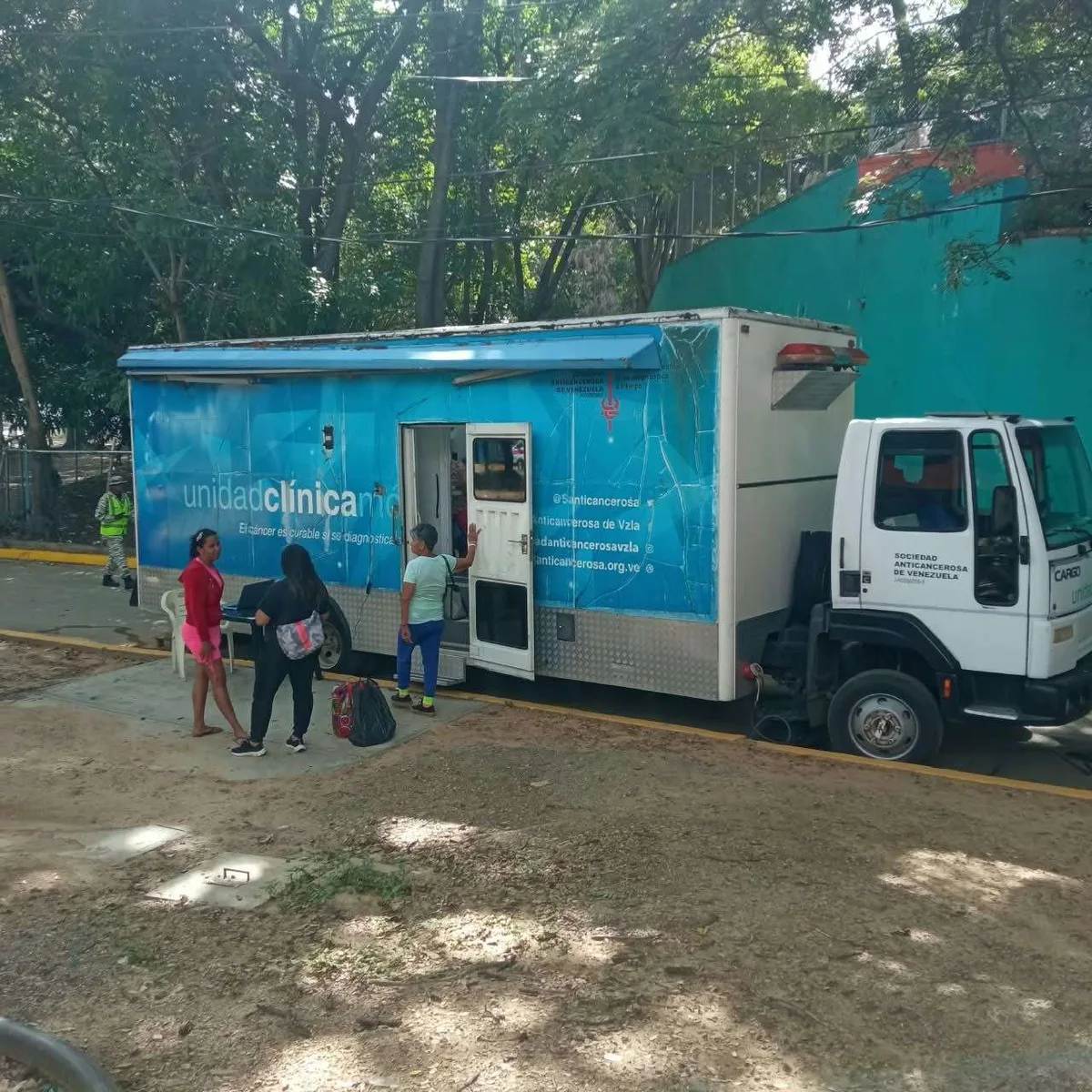 Sociedad Anticancerosa ofrece atención primaria y despistaje de cáncer en campamentos transitorios