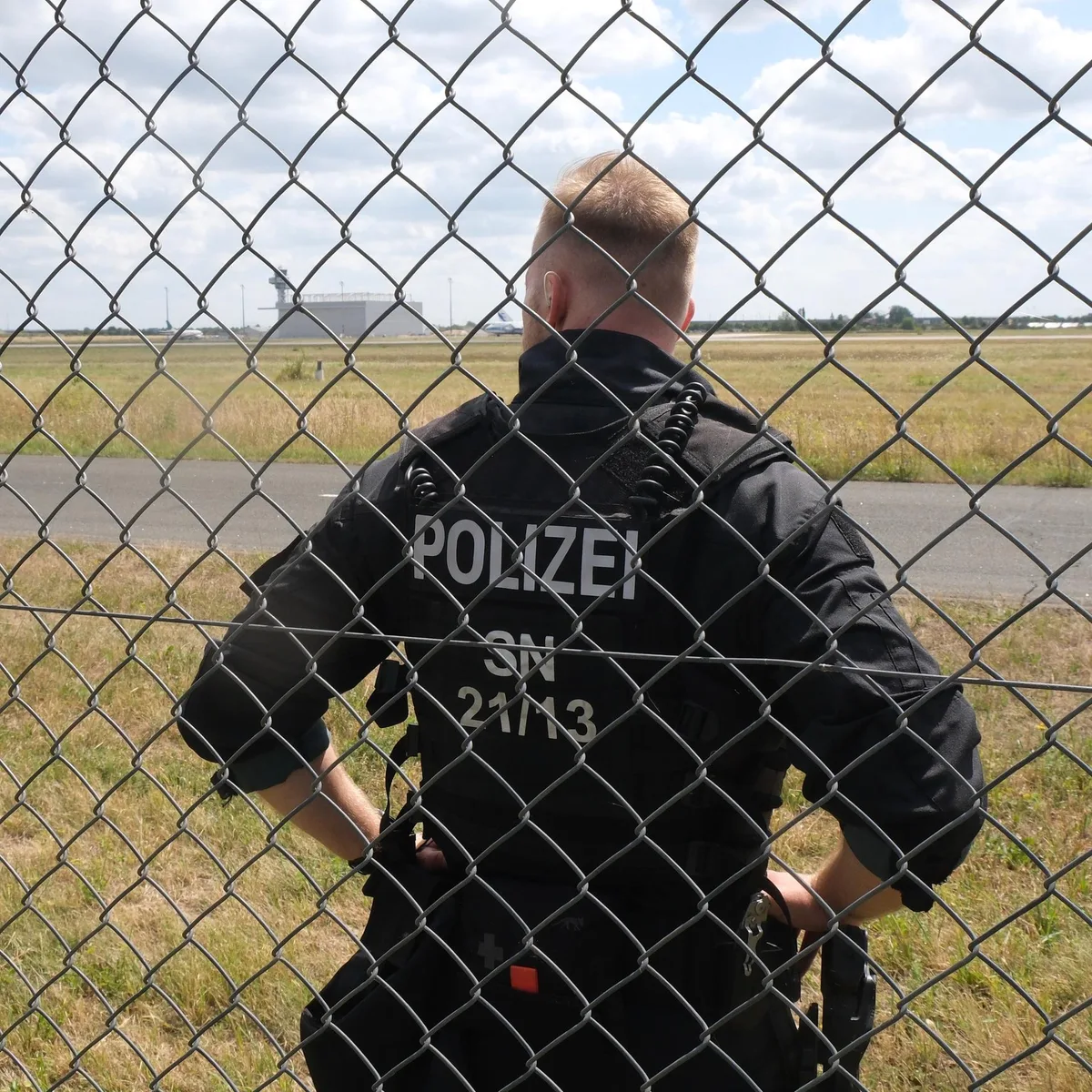 Nach Drohnen-Vorfall - Medienbericht: Ermittler finden in Leipzig weitere Drohne und Sprengstoff