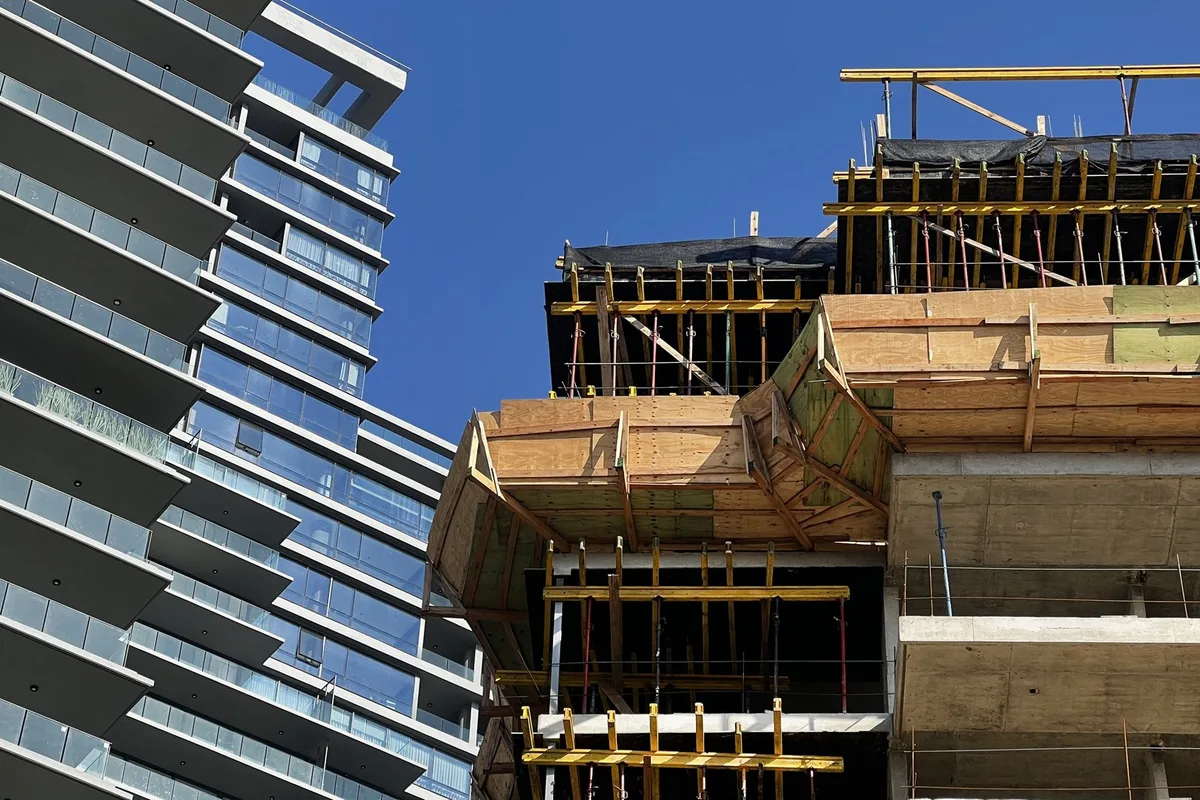 El costo de construcción sube menos que la inflación, pero acelera más fuerte que en 2025