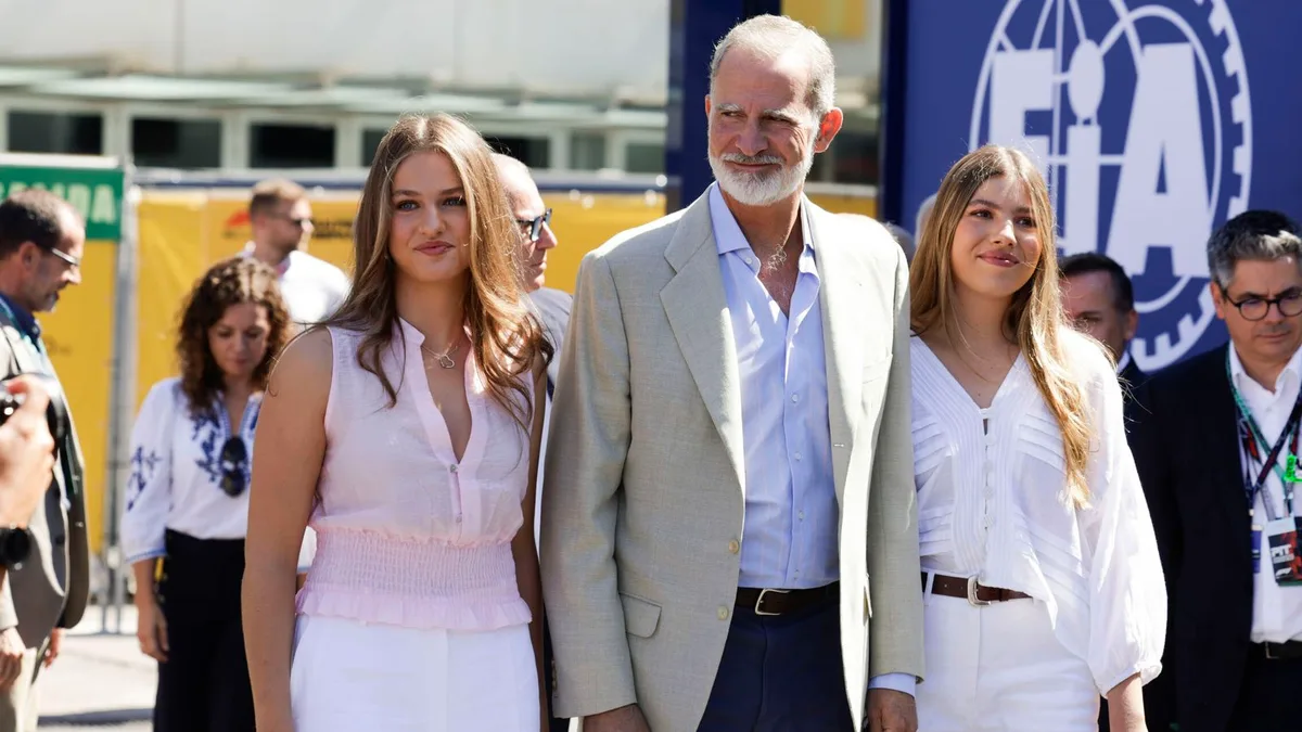 La princesa Leonor y la infanta Sofía cambian de registro en el Madring: sus looks más relajados para una jornada de Fórmula 1
