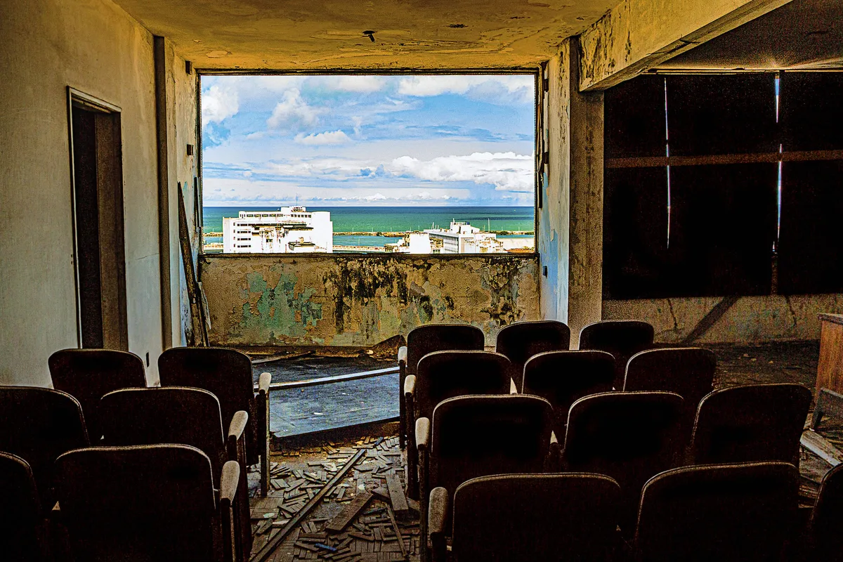 Sergio Poroger lança em São Paulo livro sobre cinemas abandonados