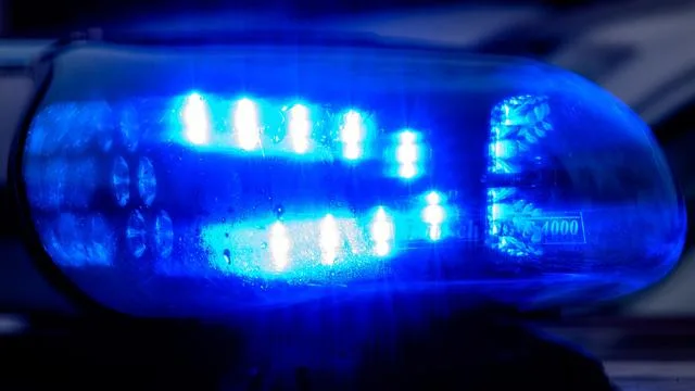 Verkehr: A2 nach Brand an Autotransporter stundenlang gesperrt