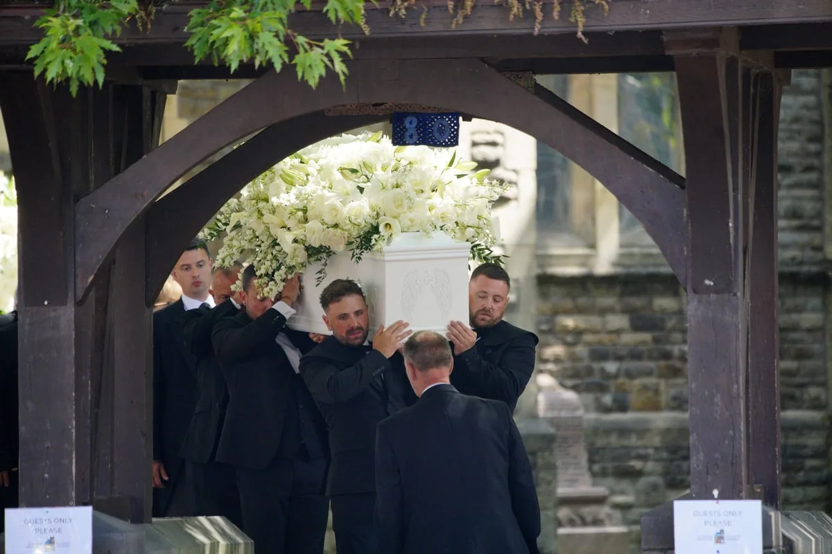 Bonnie Tyler remembered as ‘a star, but never a diva’ as thousands line streets for funeral