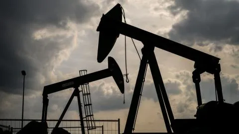 El petróleo vuelve a dispararse por la escalada entre Estados Unidos e Irán y el Brent supera los 95 dólares