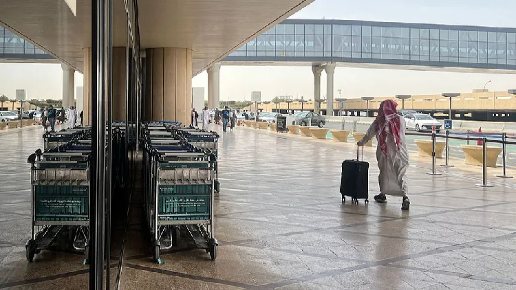 Major Saudi airports suffer new strikes from Houthis