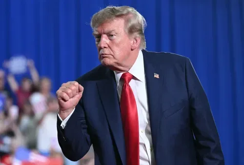 Trump orders Lake Ontario to be renamed 'Lake America'