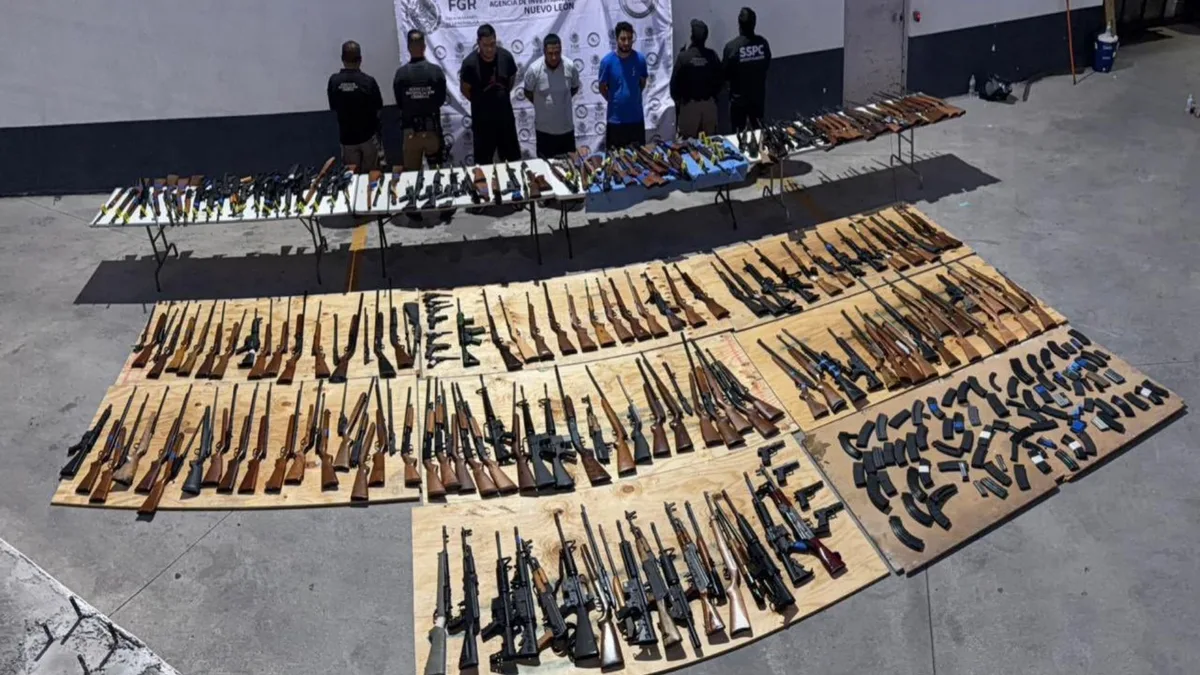 Tráfico de armamento desde Texas: capturan a tres personas que transportaban más de 200 armas y cartuchos en Nuevo León