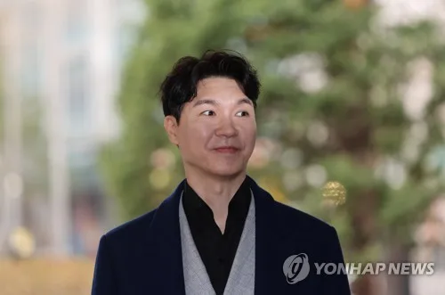 박수홍, 비행기 1시간 지연에 사과…"아이 울어 당황, 무지했다"