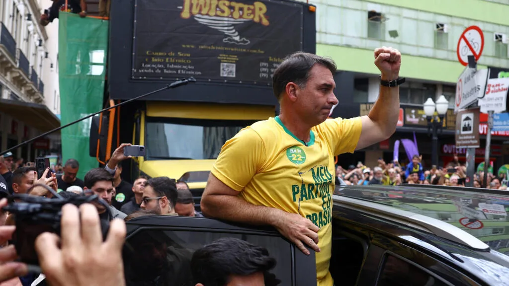 Présidentielle au Brésil : Flavio Bolsonaro visé par une enquête pour corruption
