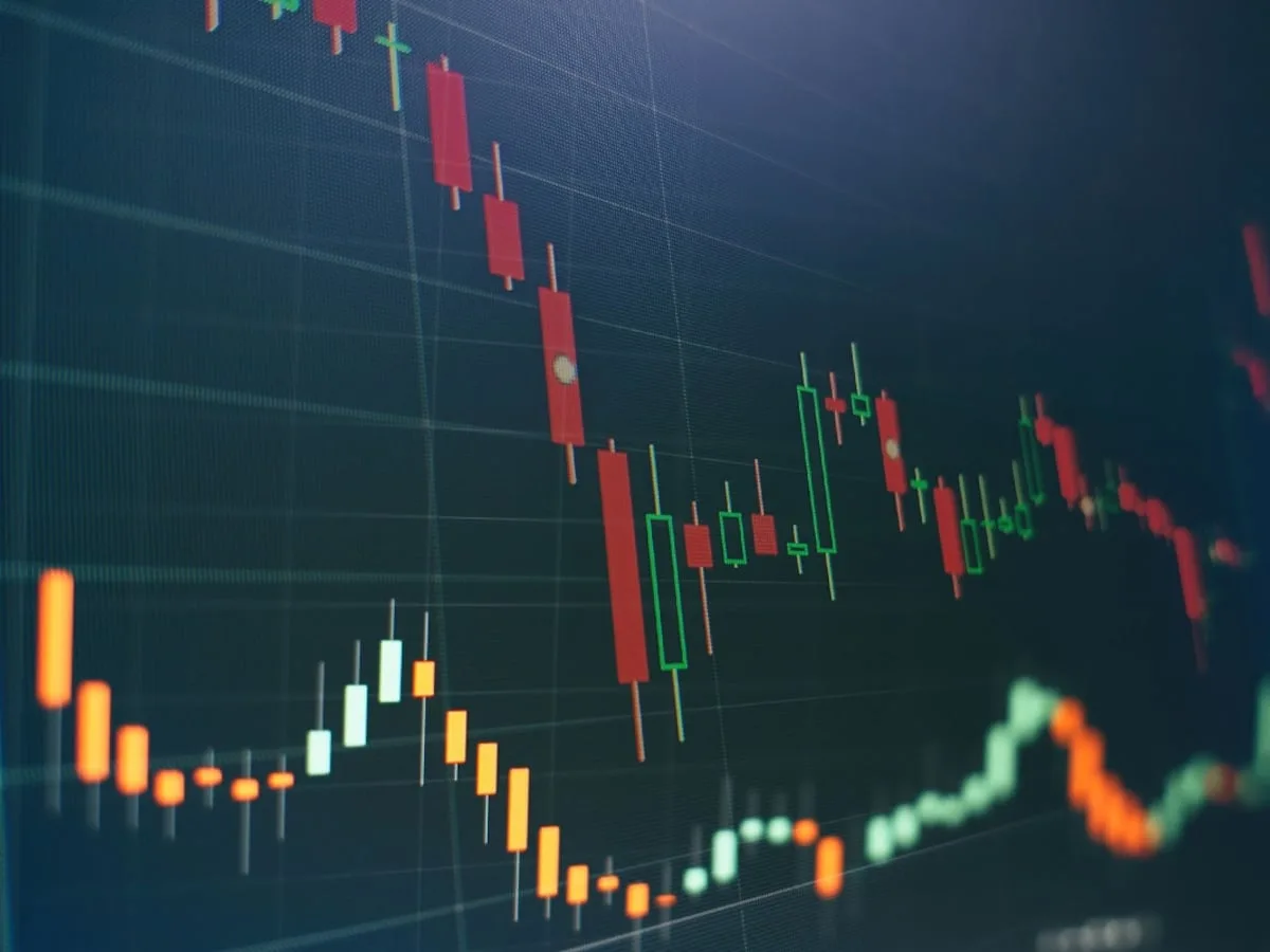 WATCH | Technical analysis on Spear Reit, AVI and Clicks