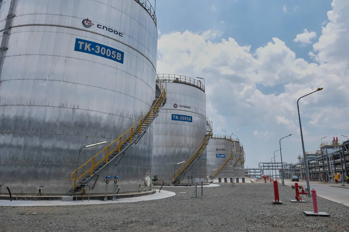Oil prices hit fresh 6-week highs on renewed Middle East tensions
