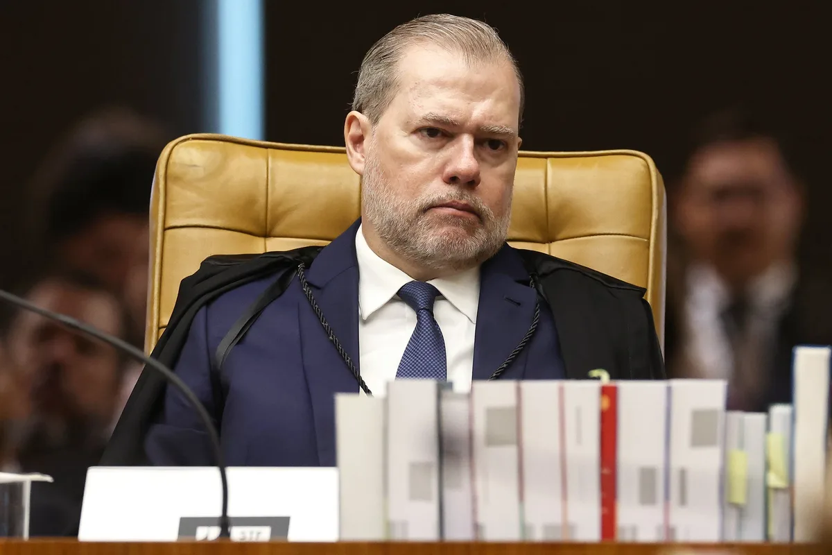 Toffoli e Nunes Marques se declaram suspeitos e decidem não participar de julgamento que pode abrir investigação sobre Moraes