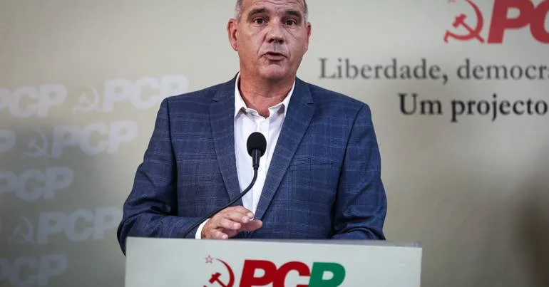 PCP quer escola gratuita até ao 12.º ano