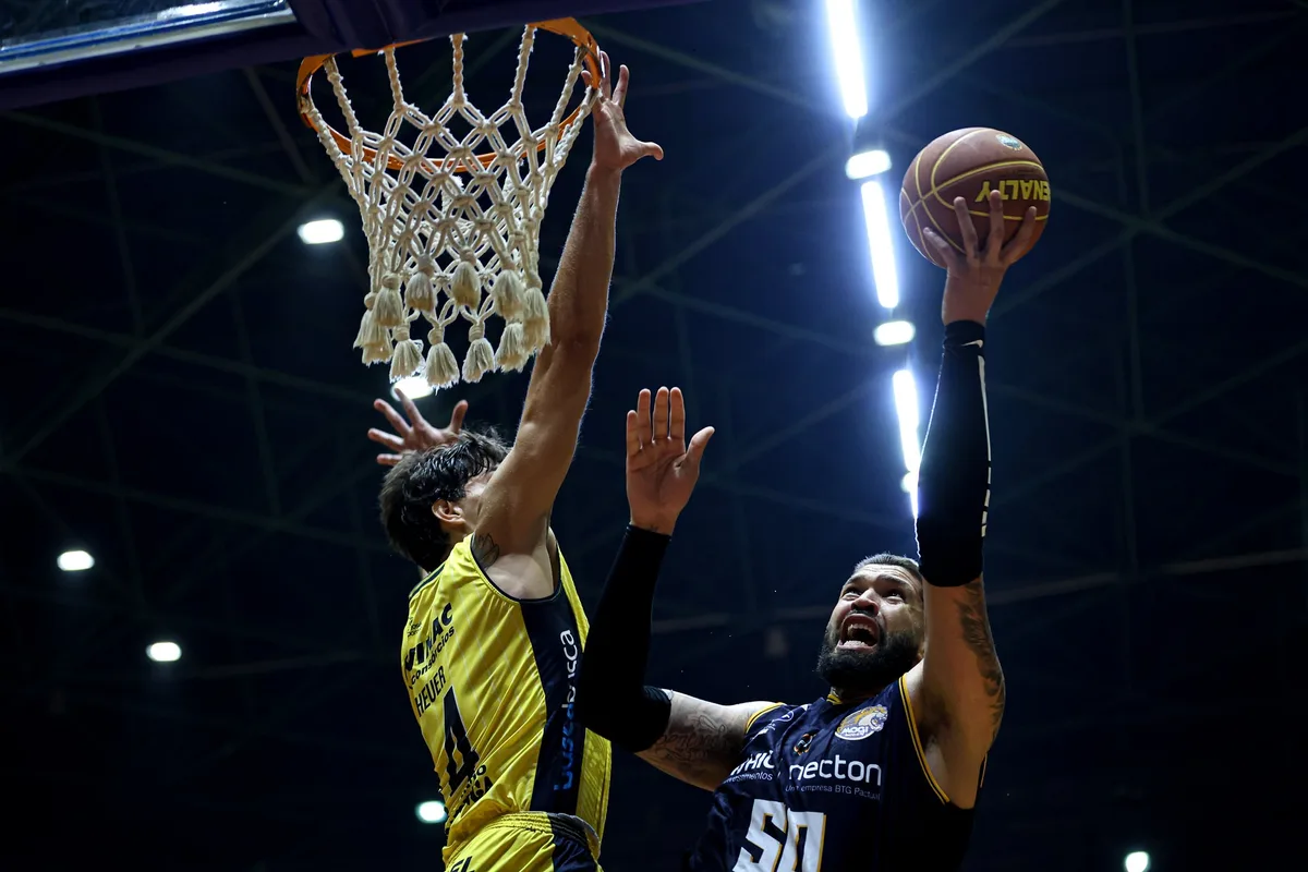 Com placar centenário, Mogi bate o São José e chega à terceira vitória no Paulista de basquete