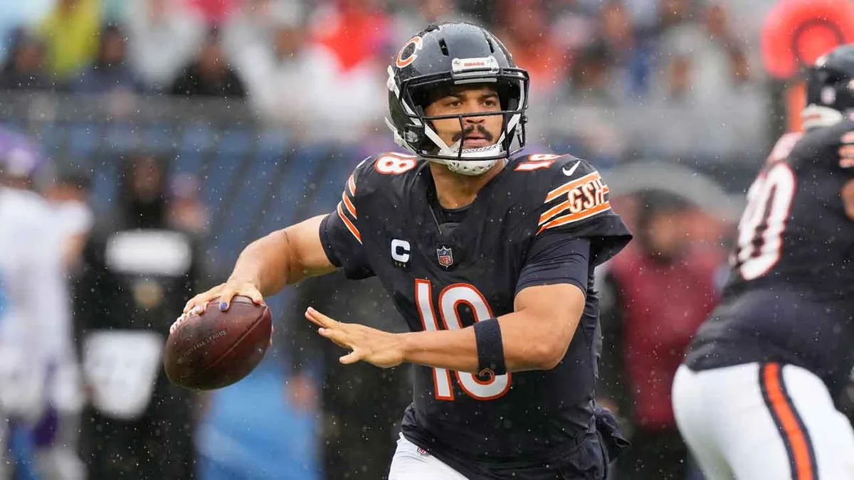 Bears QB Caleb Williams forced to leave vs. Vikings with hamstring injury
