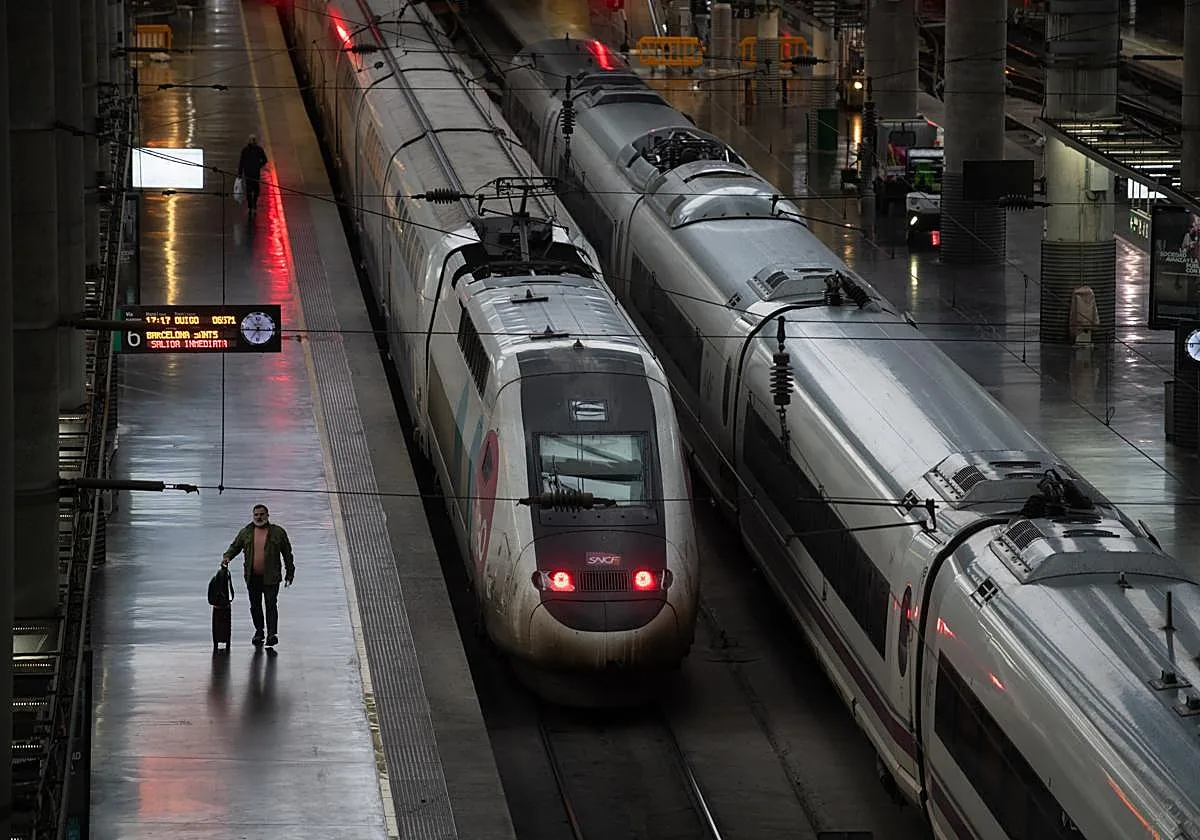 Nuevos retrasos en los trenes AVE que conectan Andalucía con Madrid: fallo en la catenaria por falta de tensión