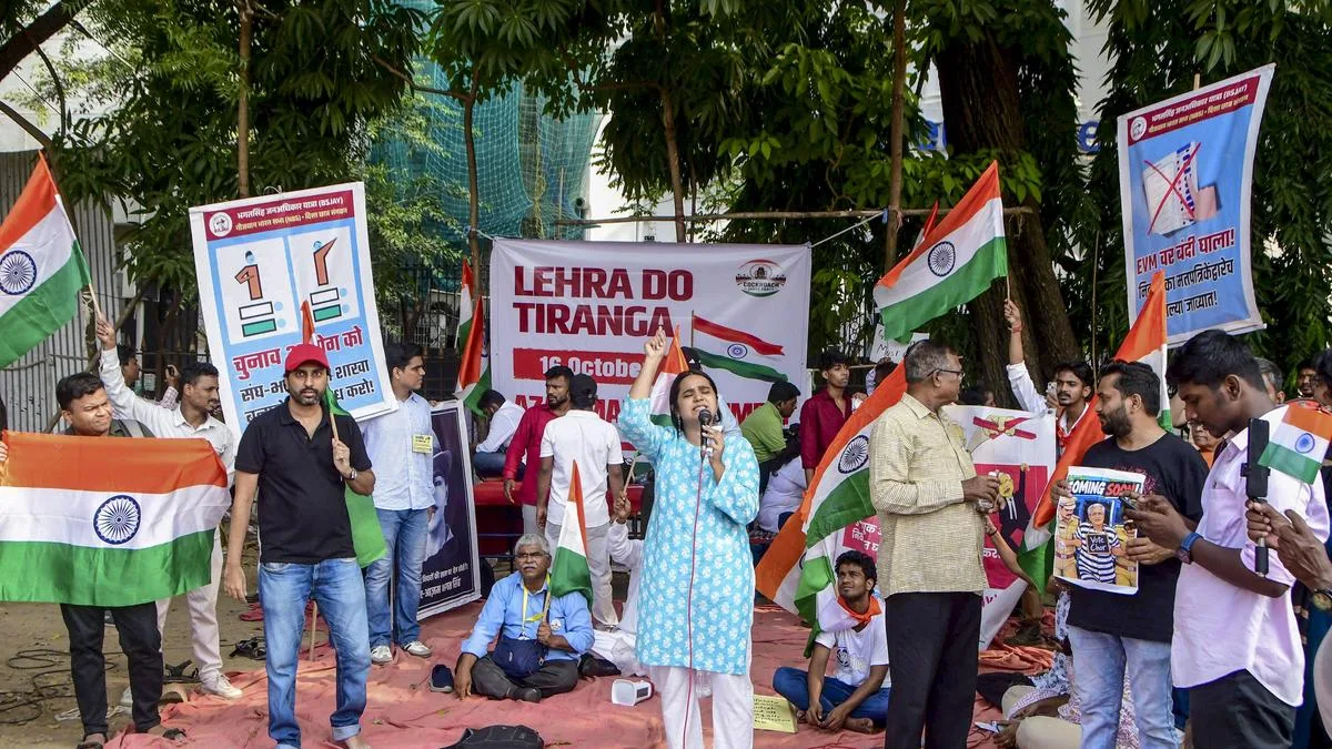 Protesters gather in Mumbai for CJP’s ‘Lehra Do Tiranga’ ; demand CEC resignation, release of detained activists