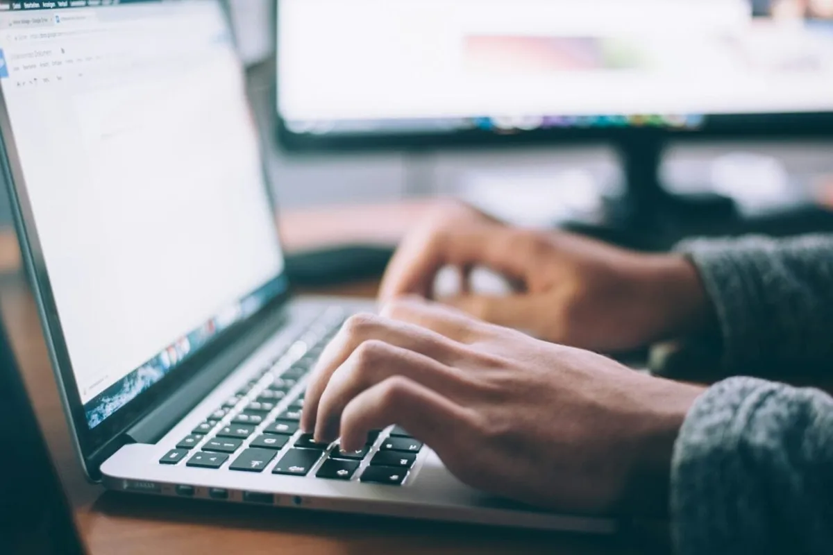 Un « incident informatique » touche plusieurs sites du gouvernement français, un hacker revendique une cyberattaque