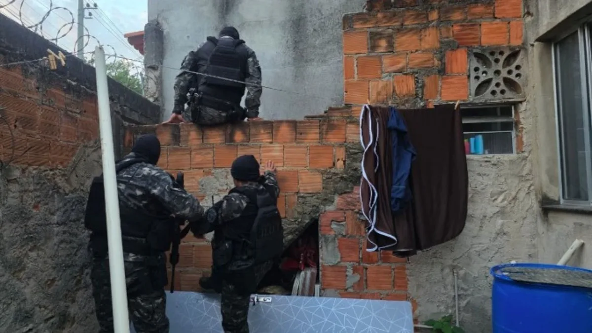 Operação contra o tráfico prende mais de 20 suspeitos de articular ataques em bairros de Vitória