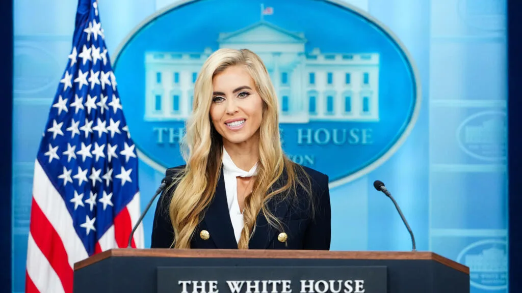 États-Unis: la nouvelle porte-parole de la Maison Blanche mise en doute sur la véracité de son CV