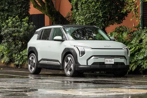KIA EV3 a prueba: diseño futurista, autonomía de hasta 605 km y manejo del SUV eléctrico hecho en México