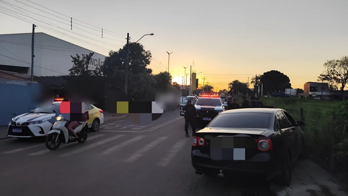 "Eu sou CV": motorista tenta fugir de abordagem e ameaça guardas após batida