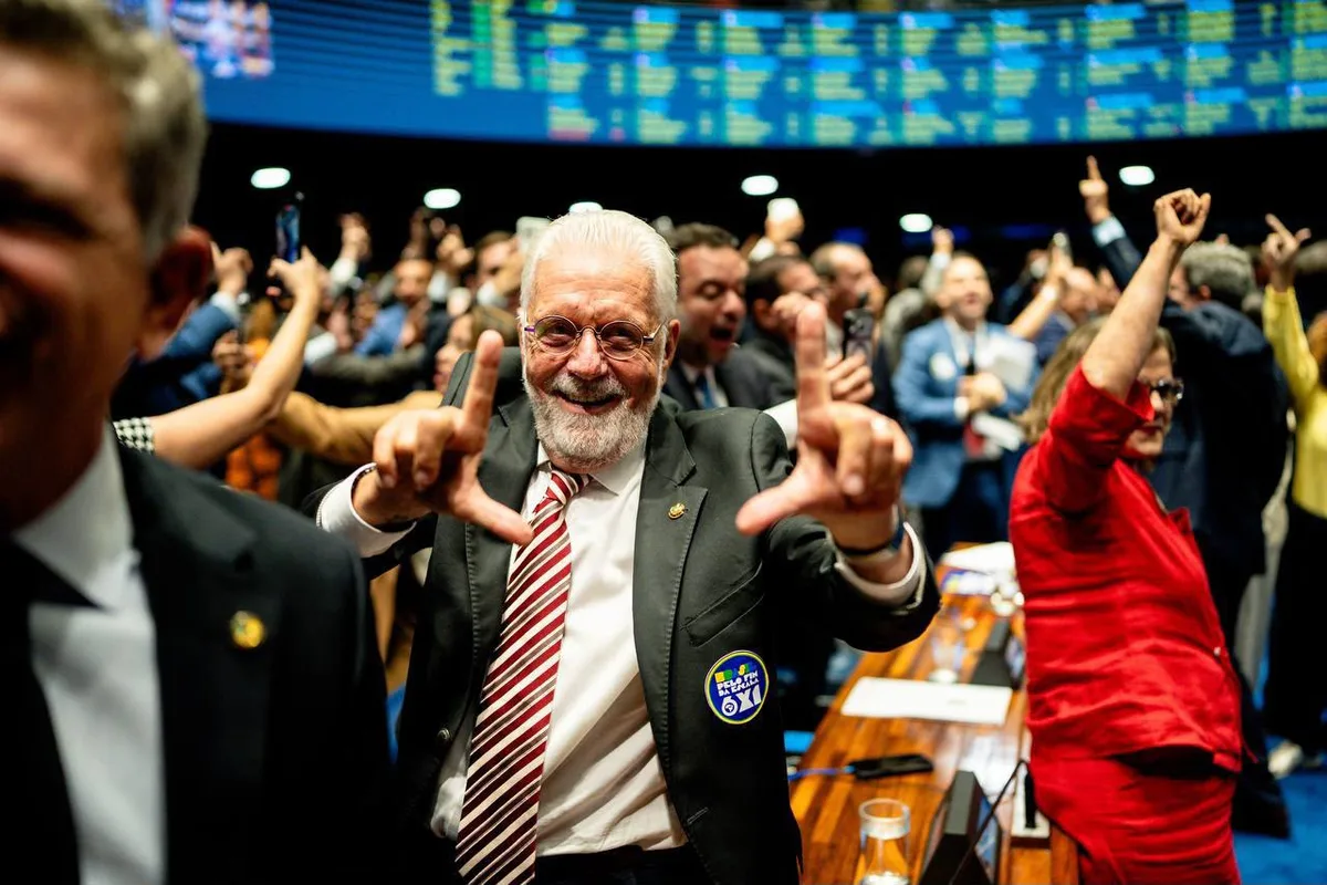 Jaques Wagner celebra fim aprovação da escala 6x1: “O Brasil não vai quebrar”