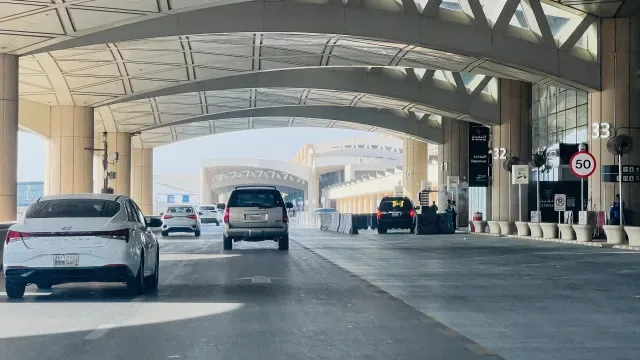 Pelo menos um morto em ataque no aeroporto de Riade