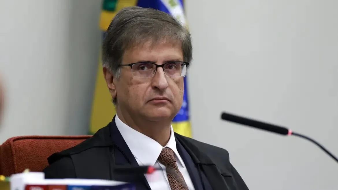 PGR pede nulidade de relatório da PF que cita conversas entre Vorcaro e Moraes