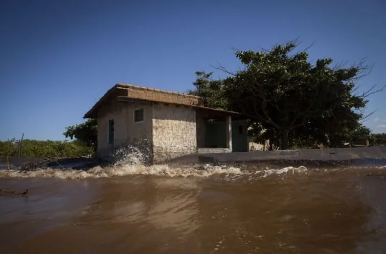 Atlântida Brasileira: praia no norte fluminense já tem 15 quarteirões embaixo do oceano