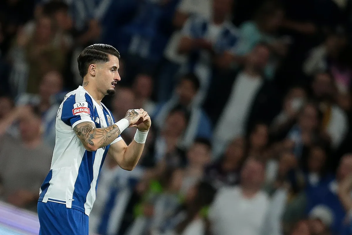 Campeão FC Porto isola-se na liderança da I Liga ao bater Arouca