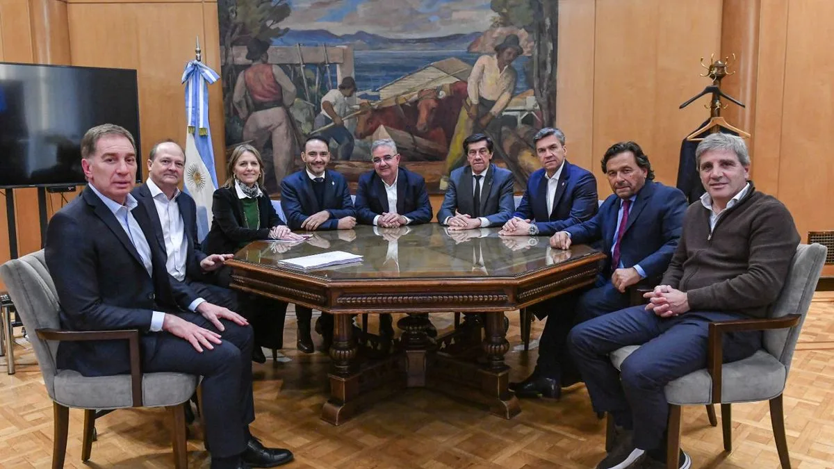 Diego Santilli y Luis Caputo recibieron a gobernadores norteños para avanzar con zona cálida