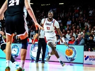 Cholet Basket « se bat pour finir premier du groupe » : l’ambition de Mohamed Diarra après le succès contre Vechta