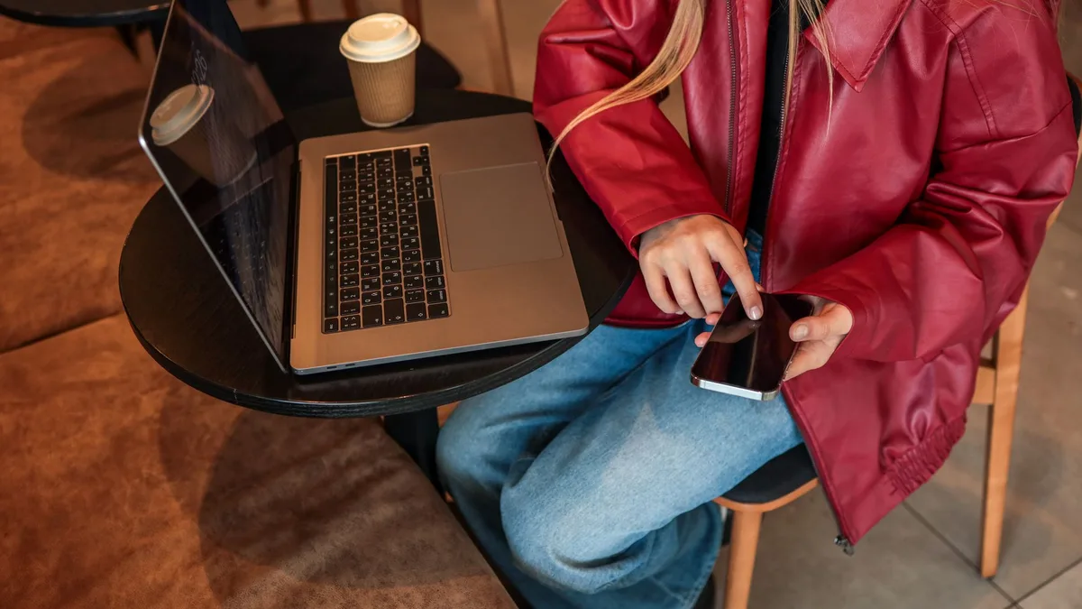 La funda de portátil más bonita que arrasa entre las universitarias es esta y cuesta menos de 7€