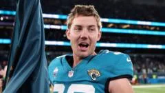 Jaguars beat Eagles with last-second kick in London