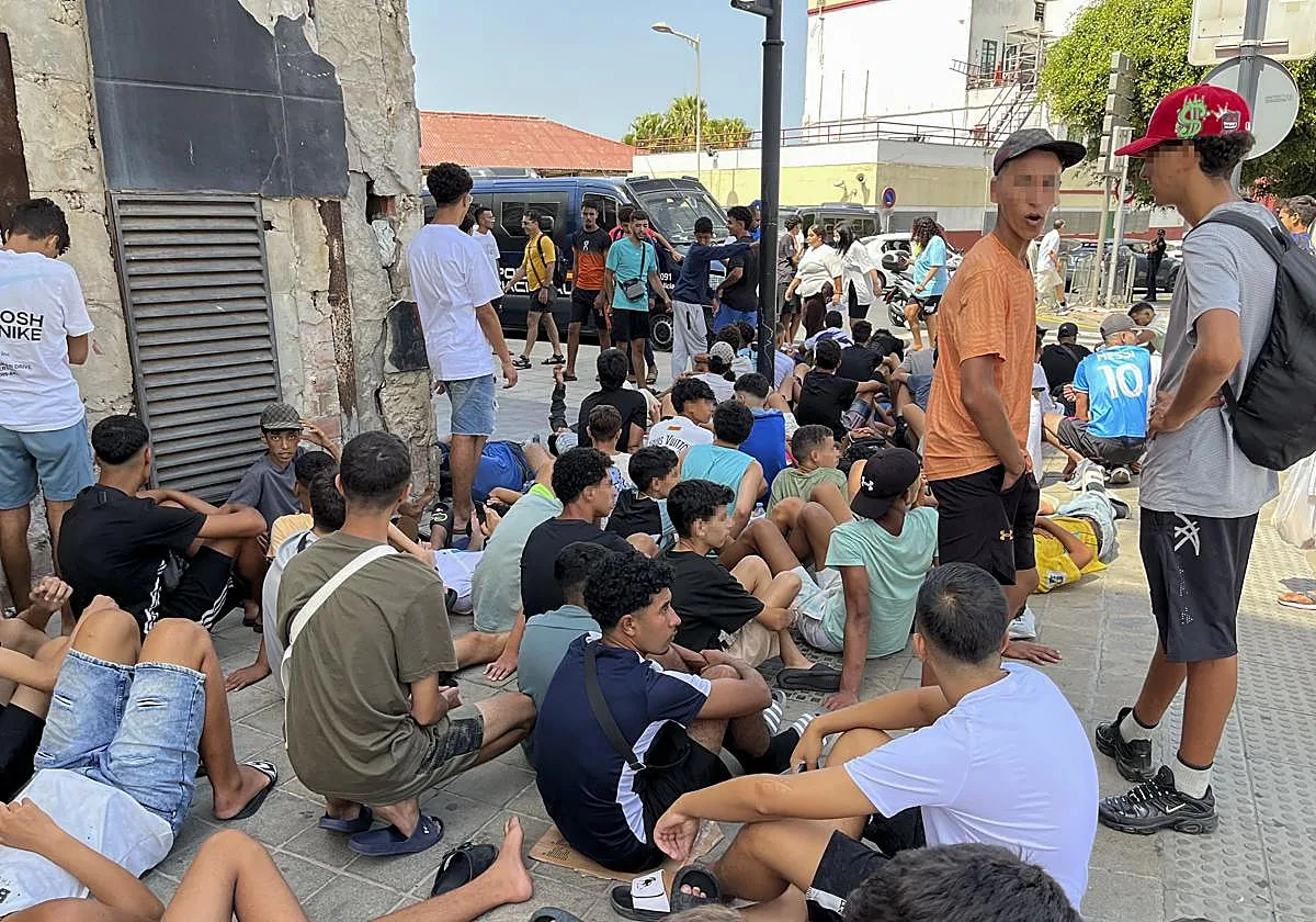 La Policía identifica a 2.168 menores inmigrantes en la avalancha de Ceuta
