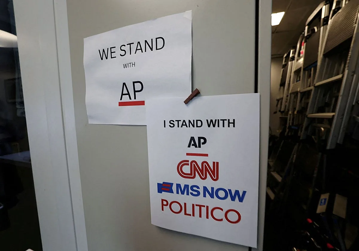 Un juez ordena a la Administración Trump restablecer el acceso de CNN, MSNBC y Politico a la Casa Blanca