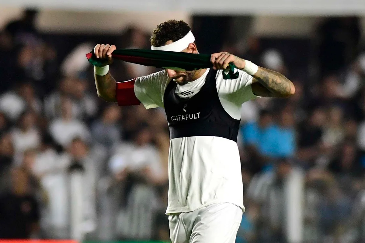 Neymar sofreu seis faltas em 45 minutos no clássico entre Santos e Palmeiras; veja os lances