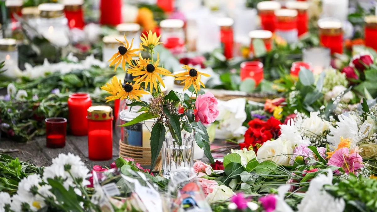 Große Trauer: Gedenken nach der Gewalt: Trauer um zwei Tote in Brandenburg