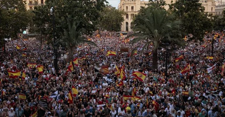 Espanha: milhares manifestam-se por Ceuta e contra o Governo