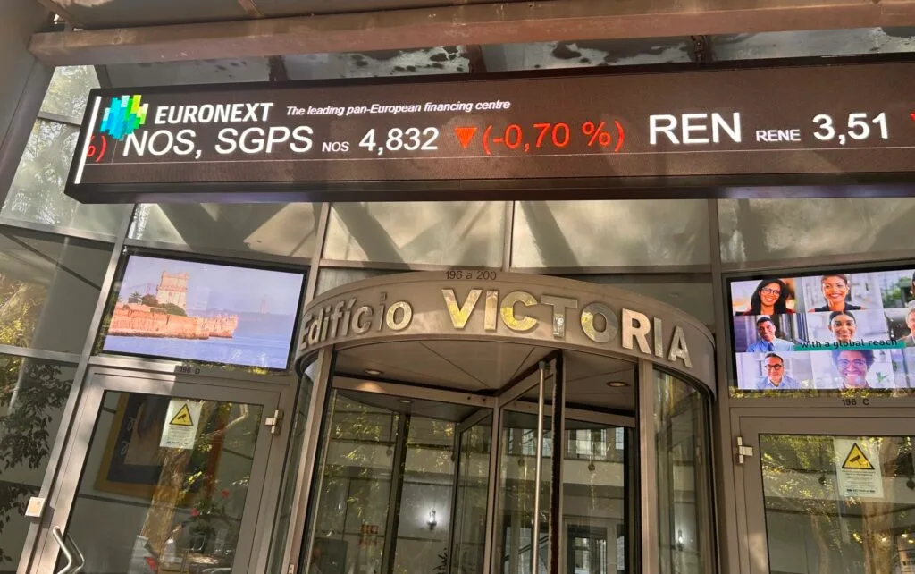 Ordens de bolsa recuam 20% em agosto, mas acumulado do ano mantém crescimento
