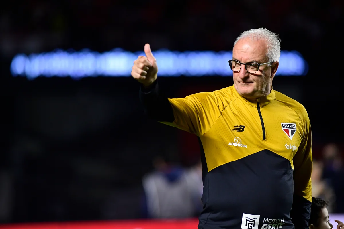 Dorival elogia São Paulo em vitória contra o Vasco: "Vem dando resposta depois de turbulência"