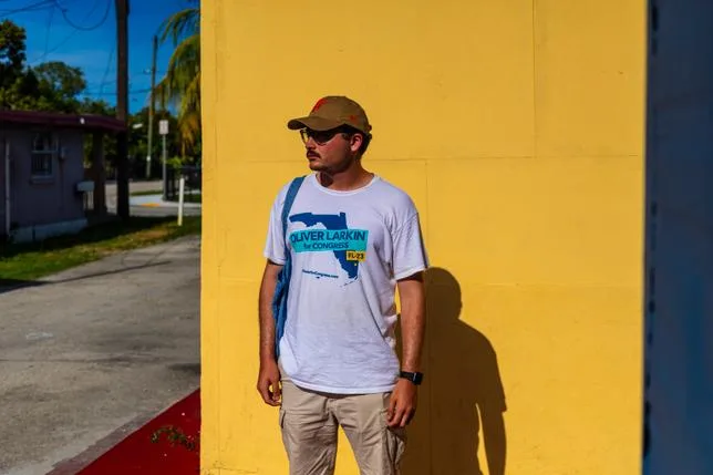Sa famille a fui Cuba et le communisme, il milite pour les Socialistes démocrates d’Amérique à Miami