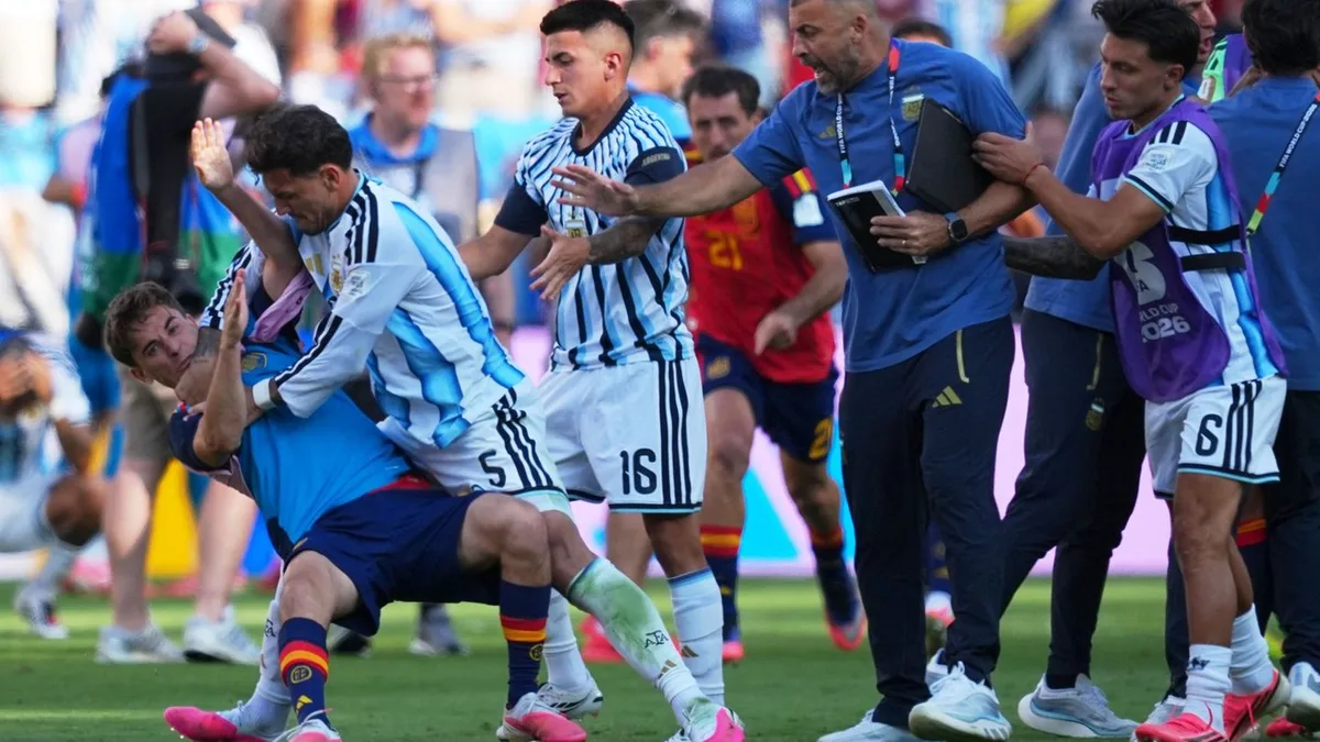 Fußball: Nach WM-Finale: Argentiniens Paredes zehn Spiele gesperrt