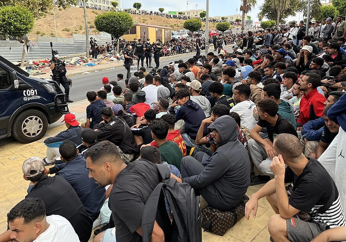 Crisis migratoria en Ceuta, en directo: manifestaciones, enfrentamientos y última hora de la entrada masiva de inmigrantes hoy