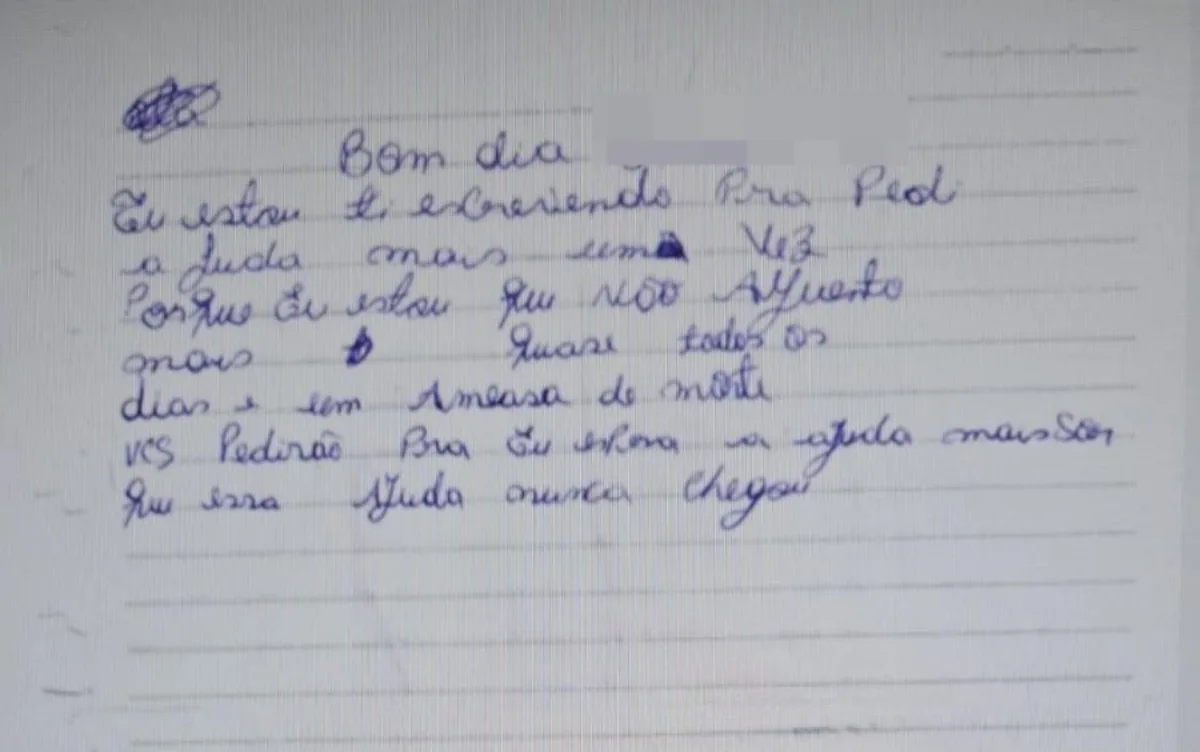 Mulher é resgatada de cárcere privado após pedir para filho de 7 anos entregar bilhetes com pedido de socorro para professora