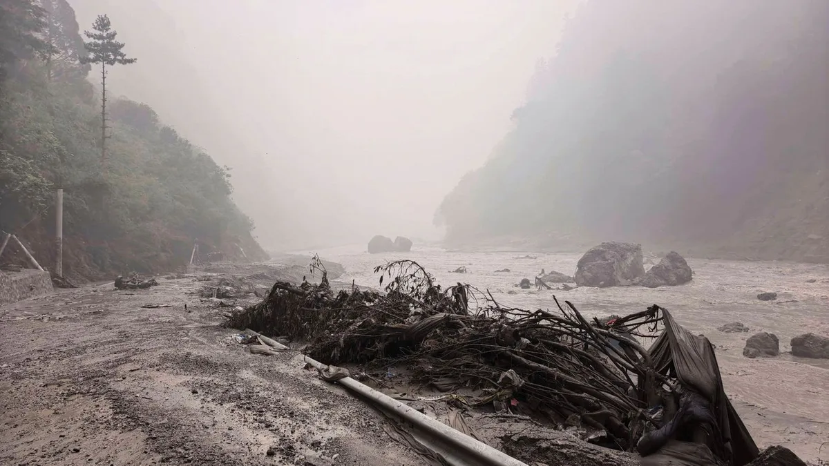 Flut im Himalaya: Zahl der Vermissten in China nach Sturzflut steigt auf 558