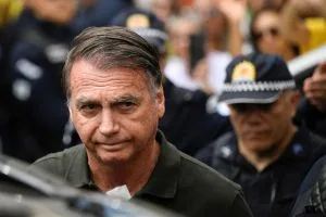 Moraes autoriza ida de Bolsonaro ao dentista sob condição de sigilo