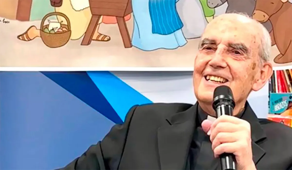 “Tengo 90 años pero me siento como de 30”, dice un cura español que protagonizó un éxito editorial con un cómic